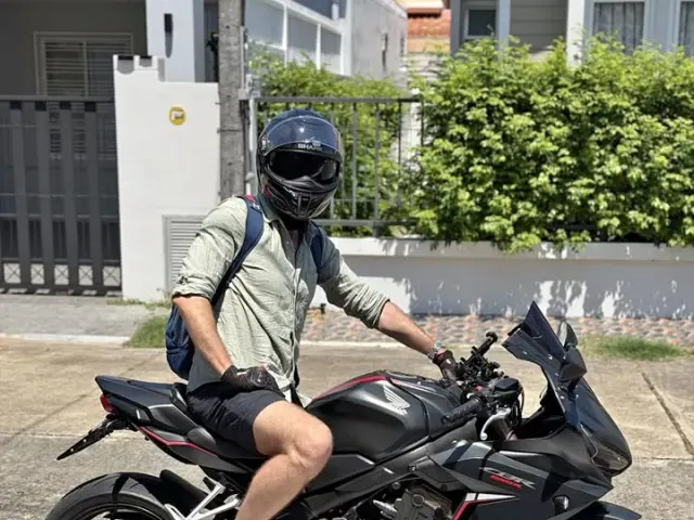Selling Honda CBR650R 2019