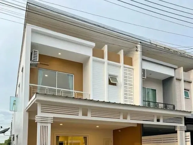 3 Bedroom Townhouse for sale in Habitown Koh Kaew