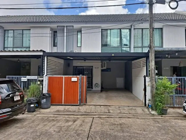 Townhouse for rent 3 bedrooms in Kathu
