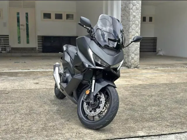Selling Honda Forza 750