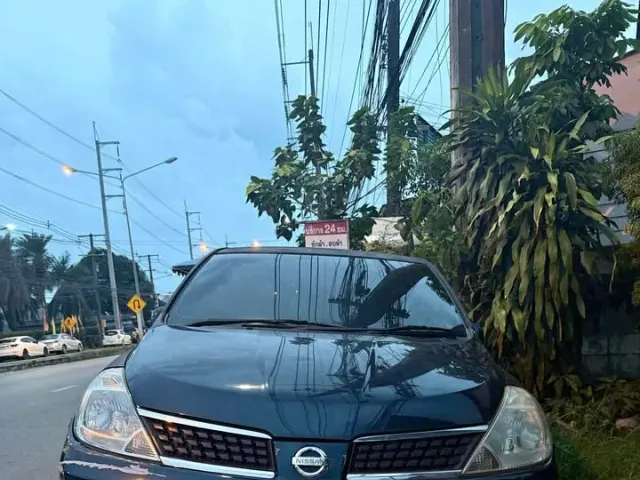 Selling Nissan Tiida 2006