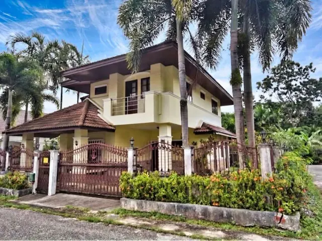 For rent 3-bedroom house in Kathu