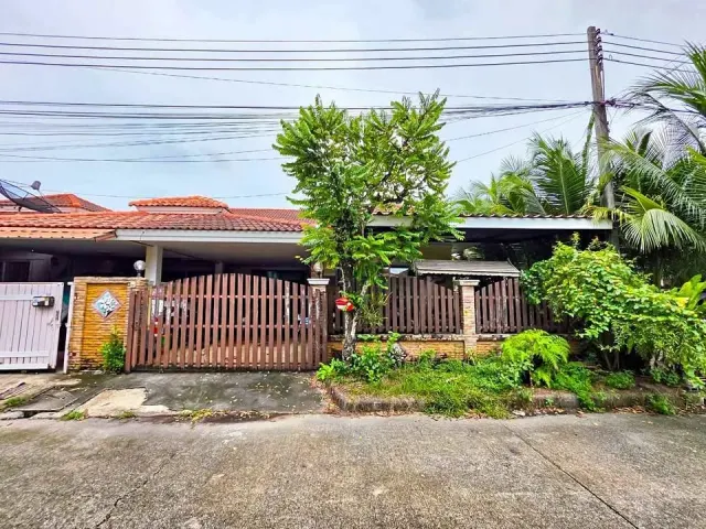 For Sale: 3 Bedroom Townhouse in Dusit Buri