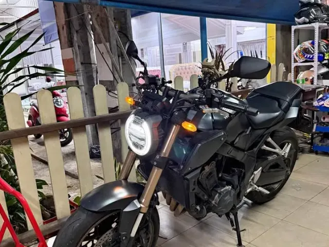 For rent Honda CB650R 2023