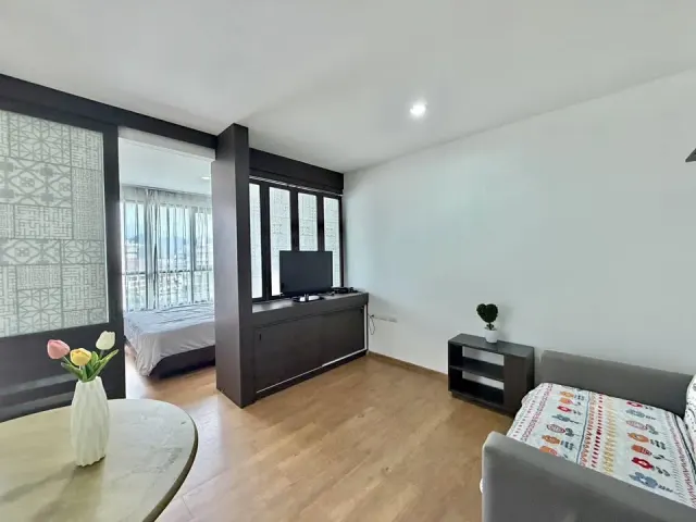 For rent 1-bedroom apartment in Centrio Condominium