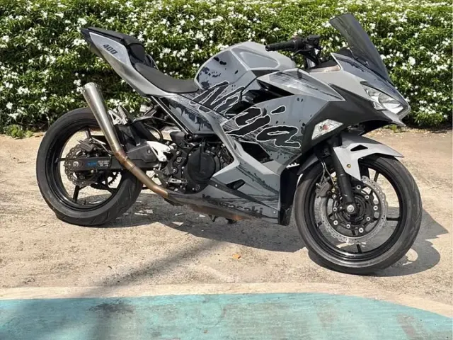 Selling Kawasaki Ninja 400 2018