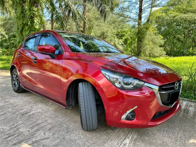Selling Mazda 2 2019