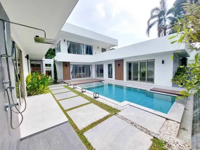 For rent 4-bedroom villa in Loch Palm Villas