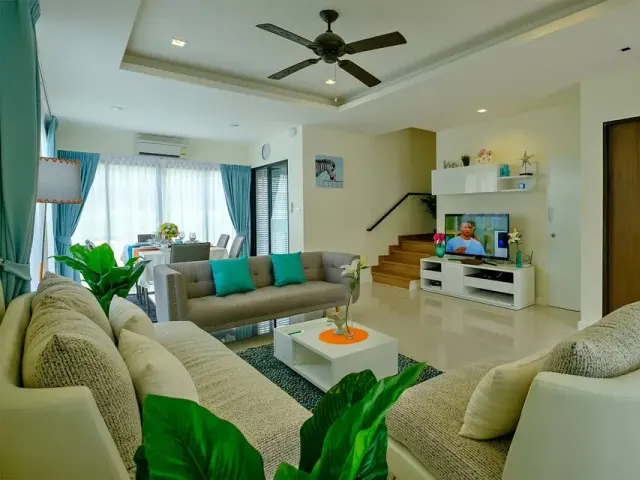 Selling 3-bedroom townhouse in Laguna Park
