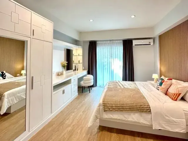 Selling 2-bedroom apartment in Golf View Condo