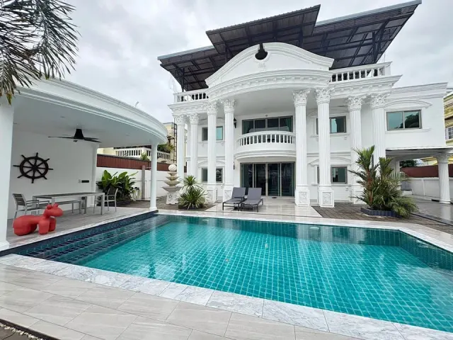 For rent 3-bedroom villa in Mu Ban Kharuehat Thani