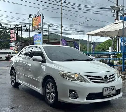 Selling Toyota Corolla Altis 2012