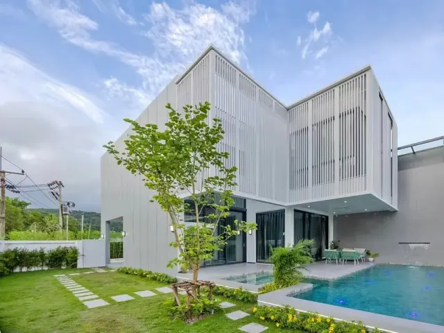 For rent 4-bedroom villa with pool in Chalong
