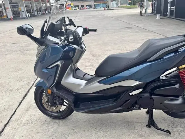 Selling Honda Forza 300 2020