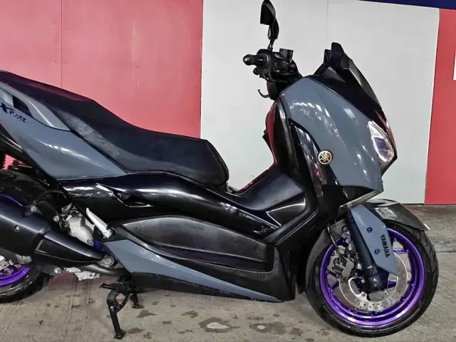 Selling Yamaha XMAX 300 2017