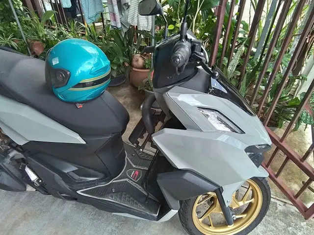 Rent Honda Click 160