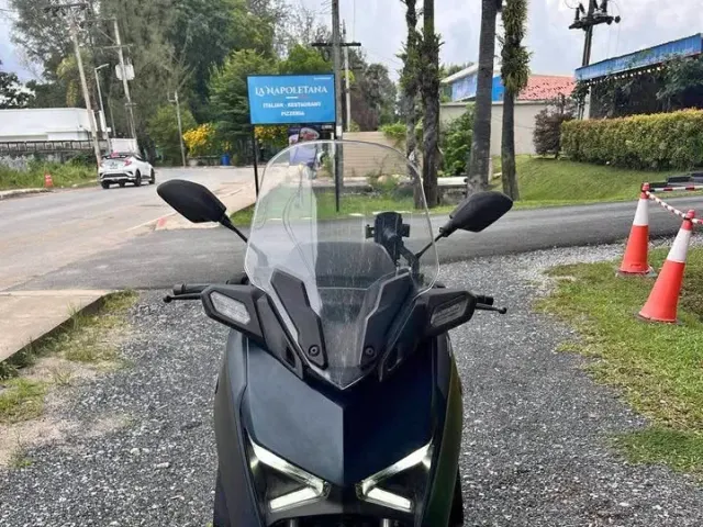 Selling Yamaha XMAX 300 2022