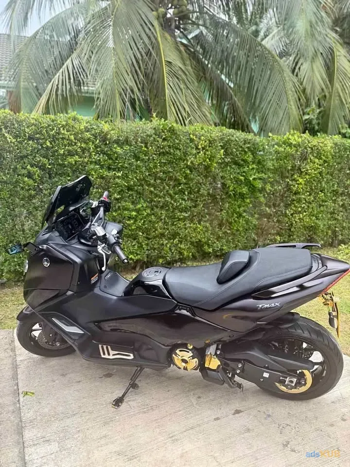 Selling Yamaha TMAX 2024