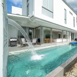 Urgent sale: spacious villa with swimming pool, 4 bedrooms, in Wallaya, Bang Tao.