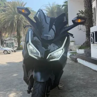 Selling Honda Forza 350