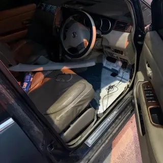 Selling Nissan Tiida 2006