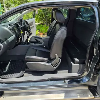Selling Ford Ranger 2013