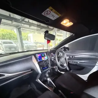 Selling Toyota Yaris 2019