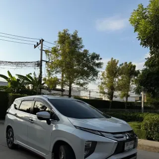 Selling Mitsubishi Xpander 2020