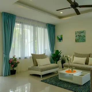 Selling 3-bedroom townhouse in Laguna Park