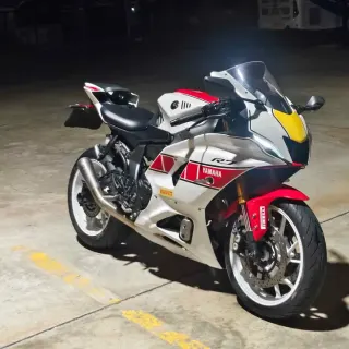Selling Yamaha R7 2022