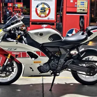 Selling Yamaha R7 2022