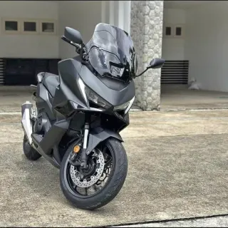 Selling Honda Forza 750