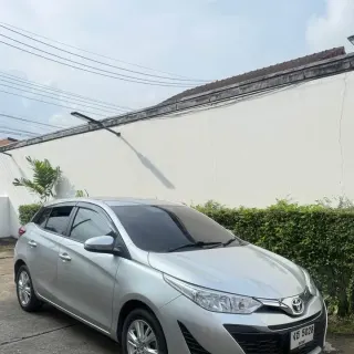 Selling Toyota Yaris 2019