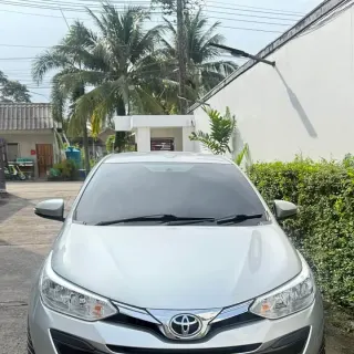 Selling Toyota Yaris 2019
