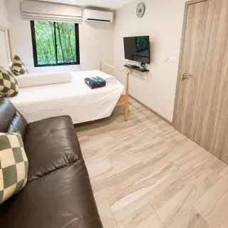 1-bedroom apartment with pool access in Naiyang