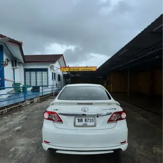 Selling Toyota Corolla Altis 2012