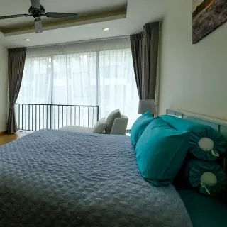 Selling 3-bedroom townhouse in Laguna Park
