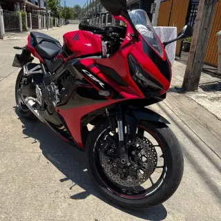 Selling Honda CBR 650R 2023