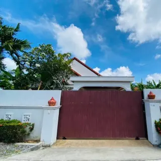 Rent 3-bedroom villa with a pool in Rawai