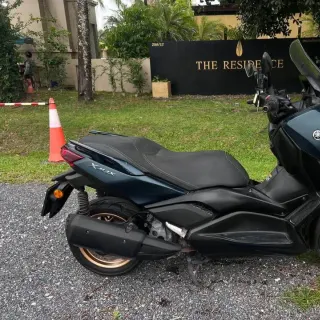 Selling Yamaha XMAX 300 2022