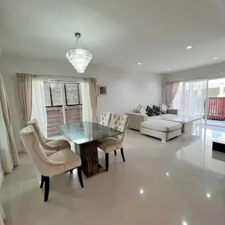 For sale: 3-bedroom townhouse in Passorn Kathu village