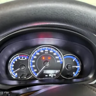 Selling Toyota Yaris 2019