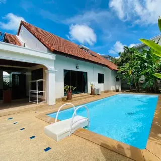 Rent 3-bedroom villa with a pool in Rawai