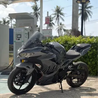 Selling Kawasaki Ninja 400 2018