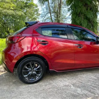 Selling Mazda 2 2019