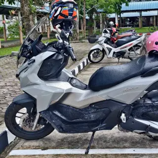 Selling Honda ADV 160