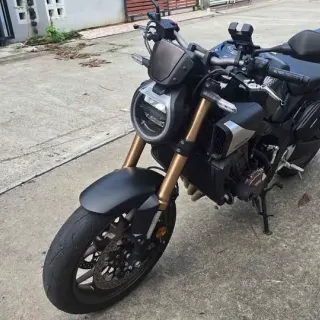Selling Honda CB650R 2024
