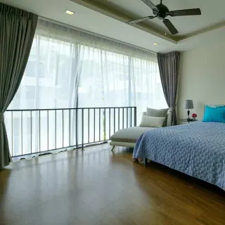 Selling 3-bedroom townhouse in Laguna Park