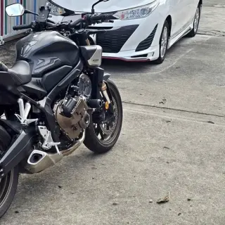 Selling Honda CB650R 2024