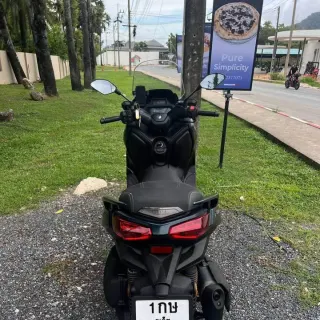 Selling Yamaha XMAX 300 2022
